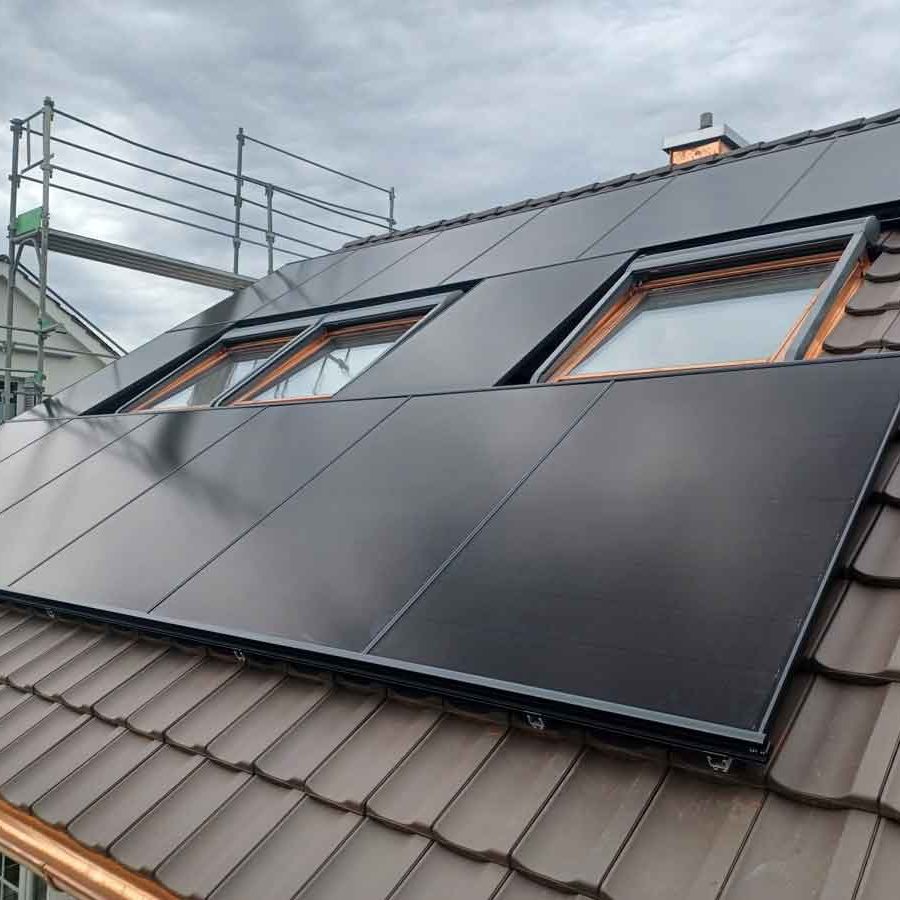 Dachsanierung inkl. PV-Anlage mit Stromspeicher von BYD in Reinach BL