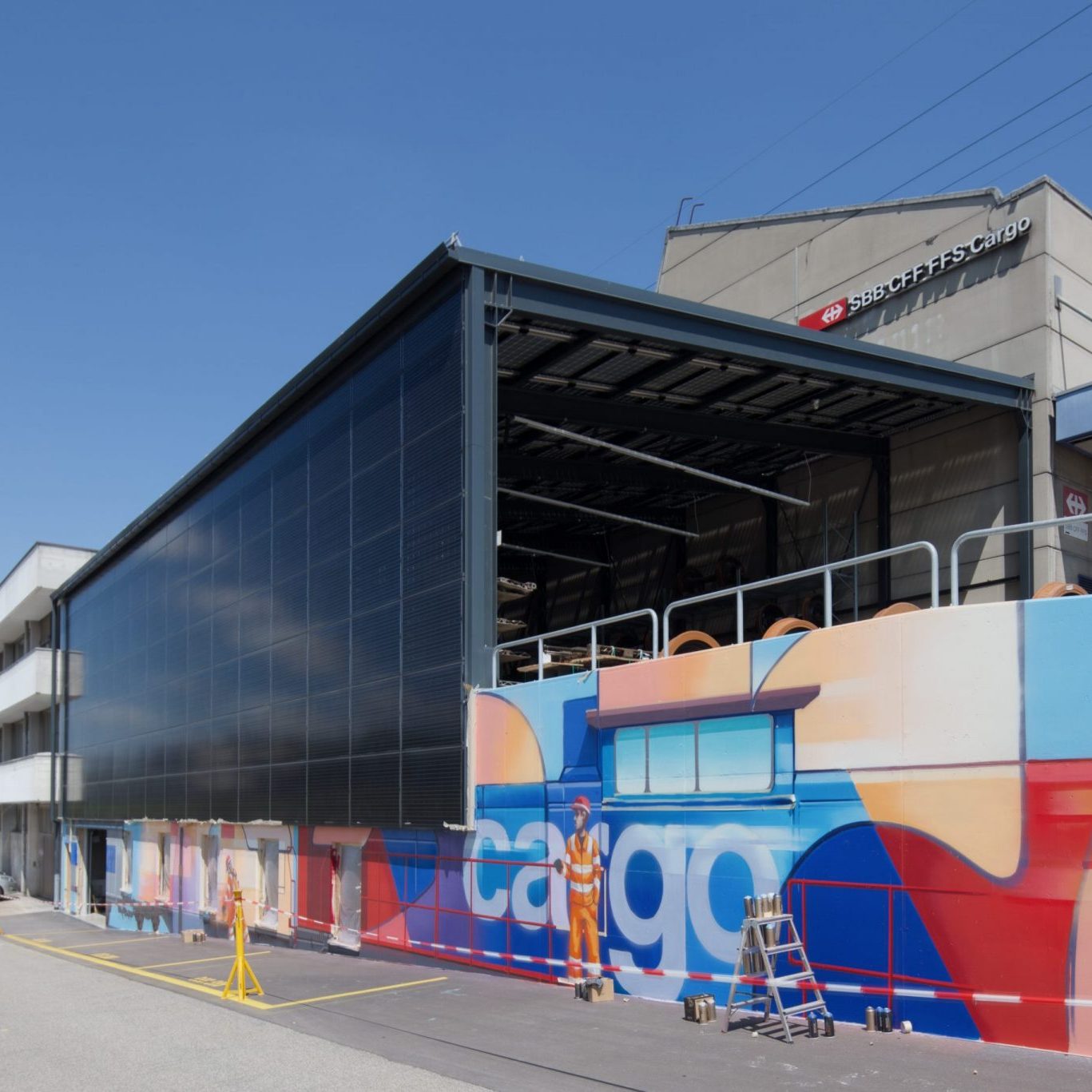 SBB Cargo Warenumschlag Standort Muttenz Photovoltaikanlage Indach- und Fassadenanlage, 76 kWp Wechselrichtersystem Solaredge. Spezielles Solarpreis 2017