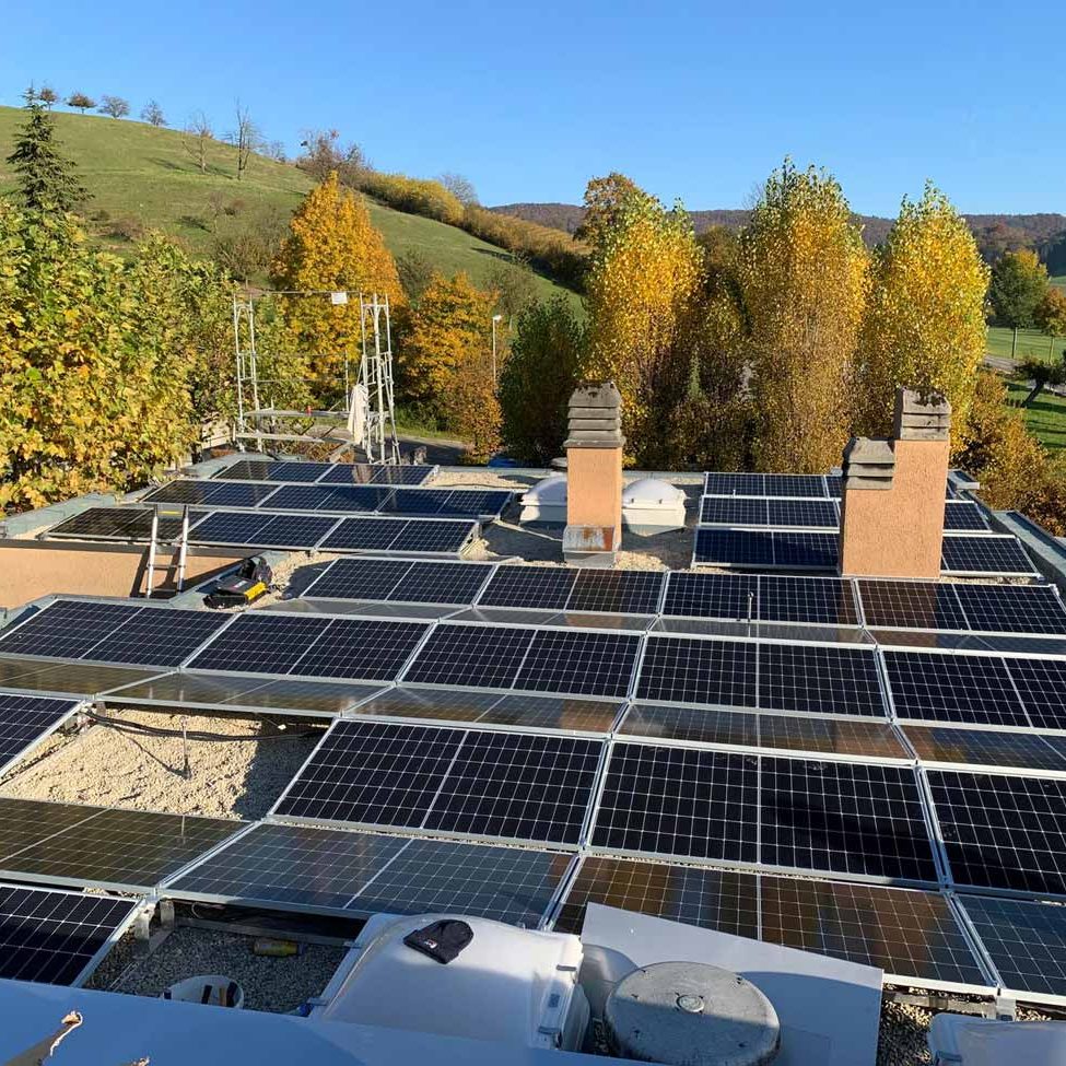 Photovoltaik auf Reihen-EFH in Magden, 21 kWp, Stromspeicher, allsol GmbH