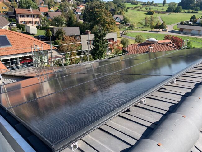 Photovoltaikanlage Gempen mit hoher Eigenverbrauchsquote danke Energiemanagementsystem